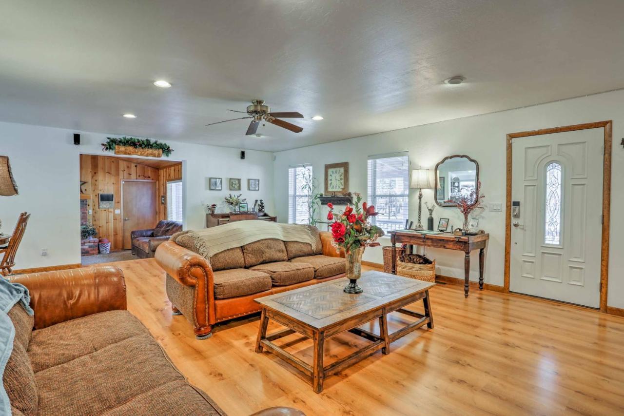Lakeside Home With Game Room, Yard, Deck And Fireplace Pinetop-Lakeside Exterior photo